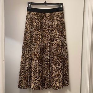 Pleated animal print skirt